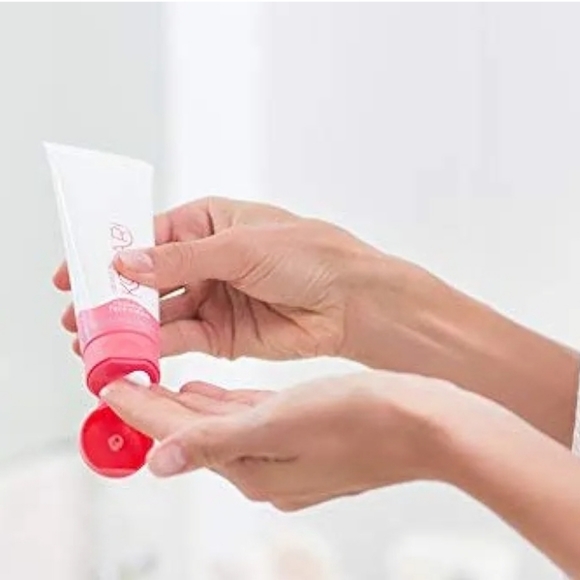 Kopari Coconut Face Cream - Lightweight Face Lotion and Daily Face Moisturizer - Picture 2 of 7